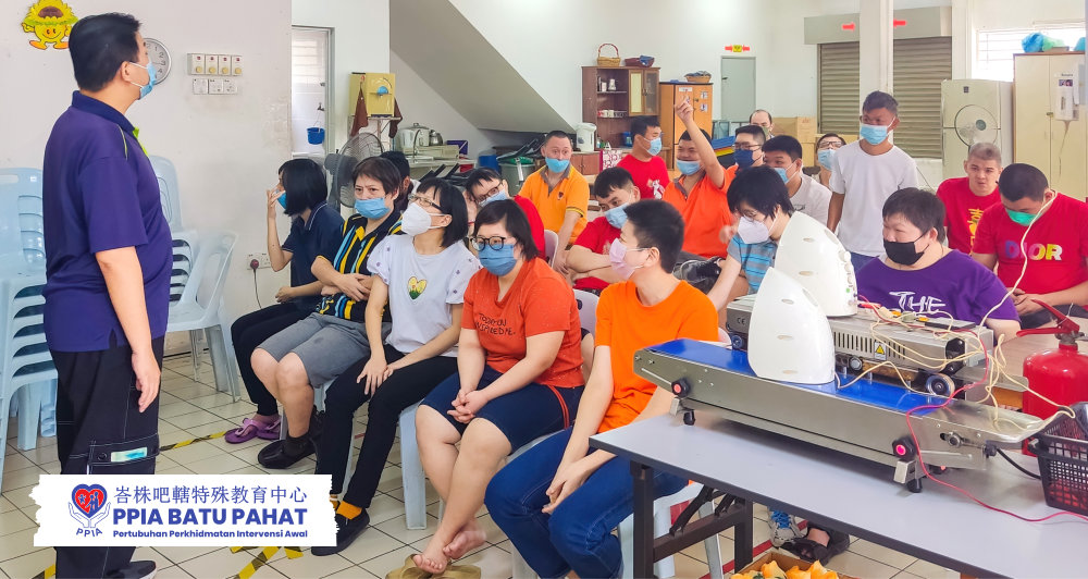 PPIA 峇株吧轄特殊教育中心 庇护工作坊 PW Program Production Workshop Programme 峇株吧轄特殊关怀课程 - 成人庇护就业教育中心 A04